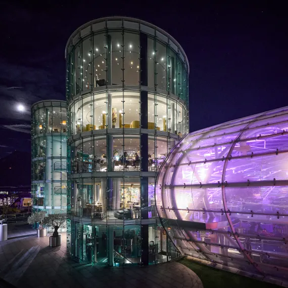 Red Bull Hangar-7 bei Nacht