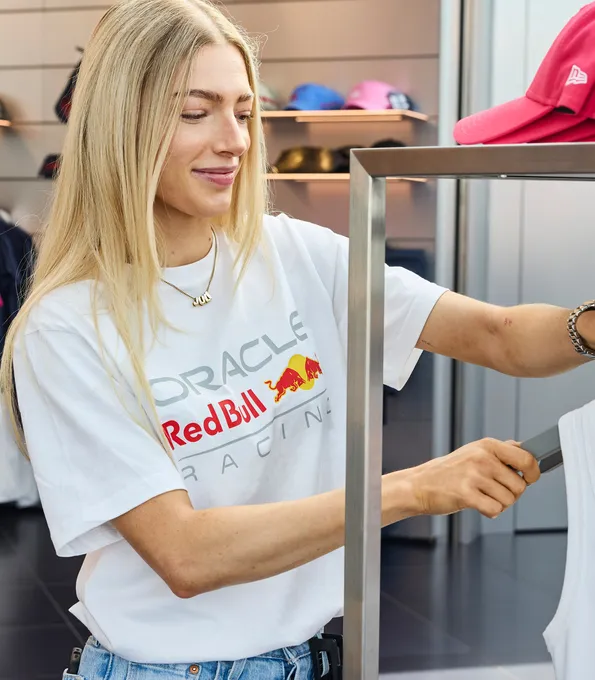 Merchandise Shop Mitarbeiterin